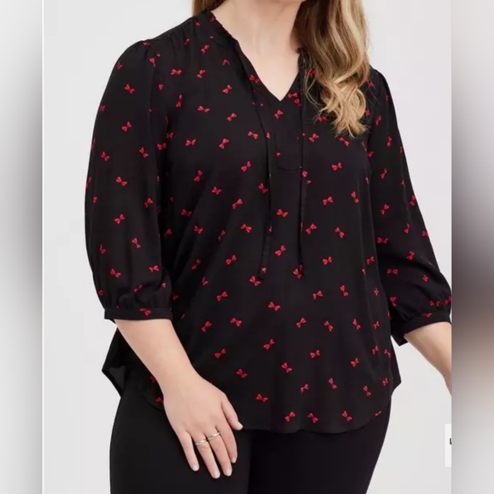 Torrid 3/4 sleeve black top with red bows , size 4 (4X)